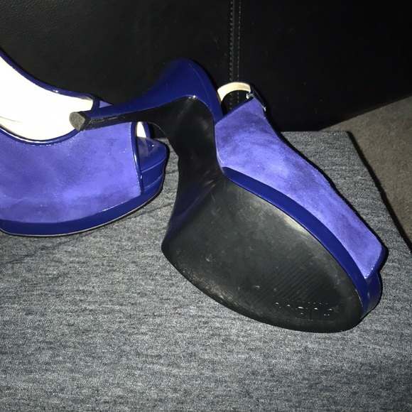 Beautiful Suede Guess Heels - Picture 4 of 6